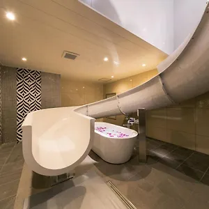 https://hotel-eldia-modern-kobe-adults-only.hotels-osaka.net
